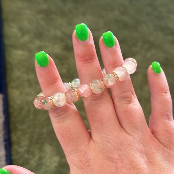 NWT Pink floral bracelet ONLY GET ONE BRACELET EVEN TBOUGH PHOTOS HAVE TWO. - Picture 7 of 7